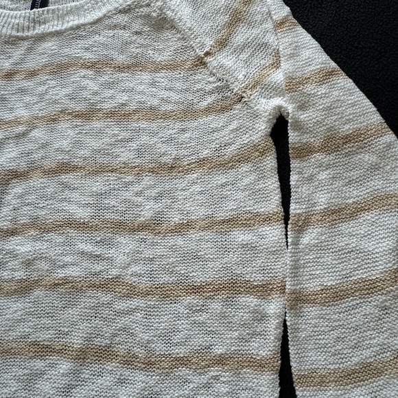 Gap Sweater Size Small- White and Beige Stripe - Picture 11 of 15